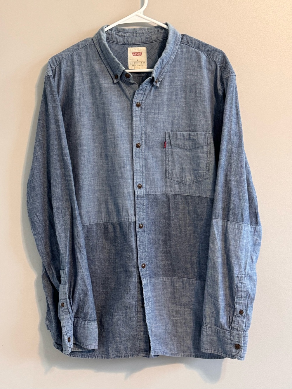 Levi’s Men’s XL Blue Chambray Button Down Shirt 100% Cotton Long Sleeve